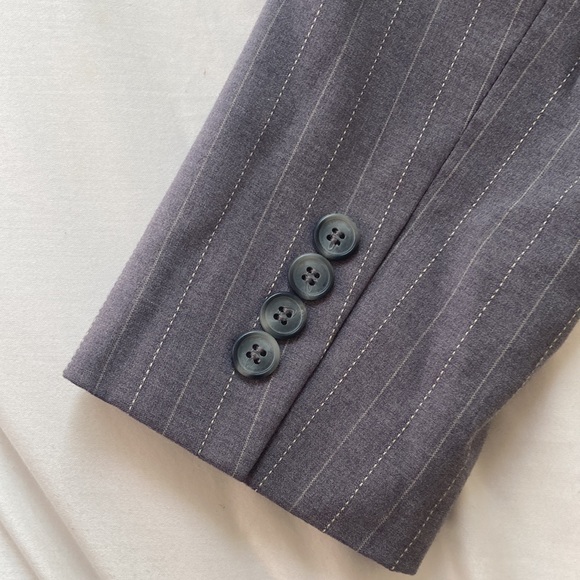 Gray Tahari Arthur S Levine Blazer in size 6P - Picture 3 of 4